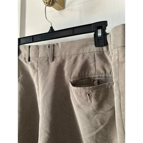 Claiborne Men’s size 38 x 30 khaki pants - Picture 8 of 8